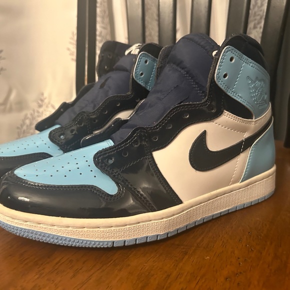 Air Jordan 1 Retro High UNC Patent/Blue Chill Patent - Picture 3 of 5